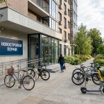 Новостройки Перми и квартиры в Вышке 2 Apartment_building_entrance_with…_202606201234.jpeg