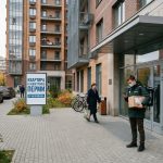 Courier_with_package_in_neighbor…_202606201226_2.jpeg